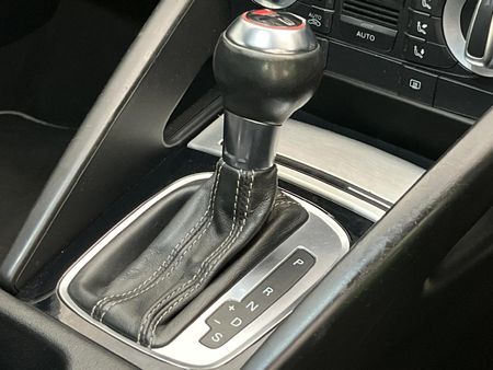 2010-Audi-S3-quattro-Auto_10