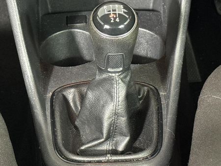 2016-Volkswagen-Polo-GP-14-TDI-Trendline_11