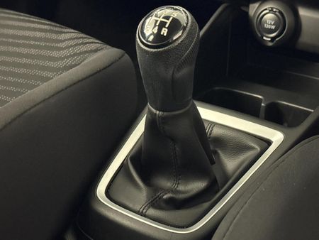 2022-Suzuki-Swift-12-GLX_11