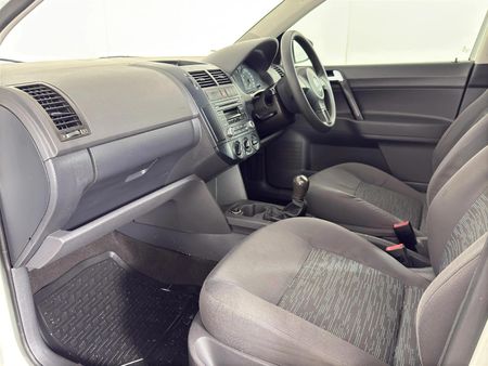 2012-Volkswagen-Polo-14-Trendline-5-dr_9