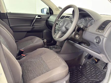 2012-Volkswagen-Polo-14-Trendline-5-dr_10