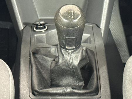 2012-Volkswagen-Polo-14-Trendline-5-dr_11