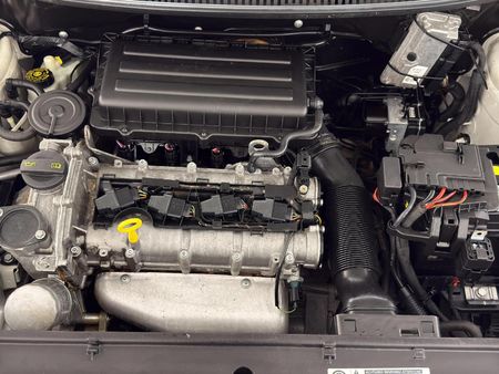 2012-Volkswagen-Polo-14-Trendline-5-dr_14