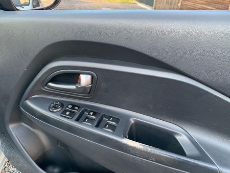 2012-Kia-Rio-12_9