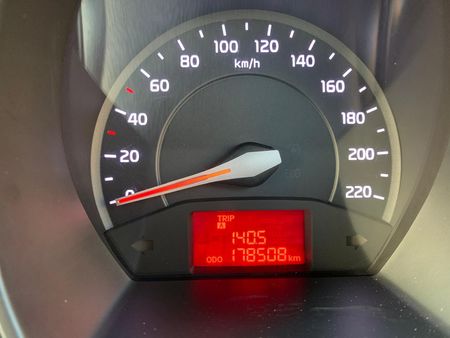 2012-Kia-Rio-12_10