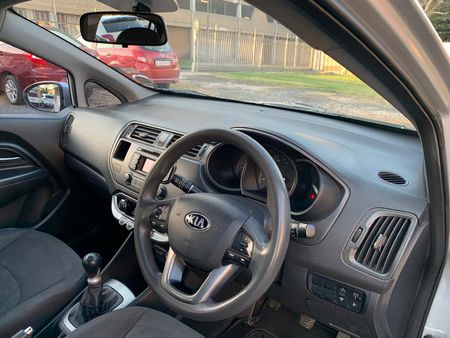 2012-Kia-Rio-12_13