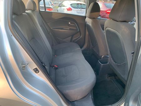 2012-Kia-Rio-12_15