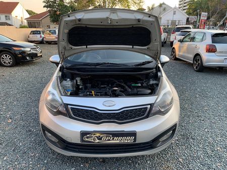 2012-Kia-Rio-12_16