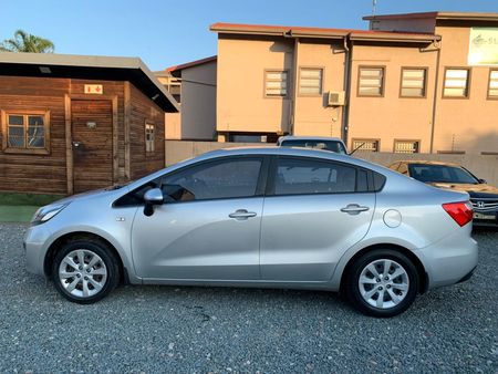 2012-Kia-Rio-12_6