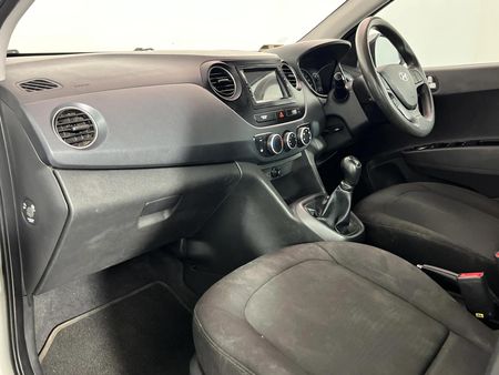 2018-Hyundai-Grand-i10-10-Fluid_9