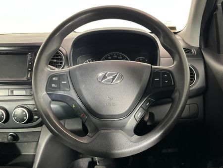 2018-Hyundai-Grand-i10-10-Fluid_12