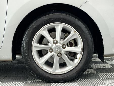 2018-Hyundai-Grand-i10-10-Fluid_16