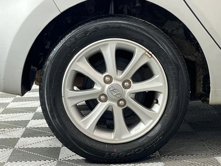 2018-Hyundai-Grand-i10-10-Fluid_18