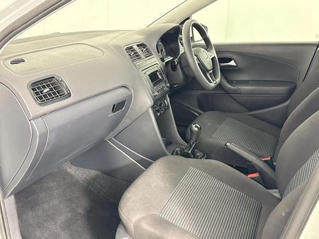 2019-Volkswagen-Polo-Vivo-14-Comfortline-5-dr_9