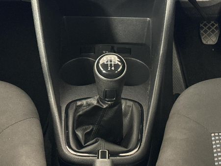 2019-Volkswagen-Polo-Vivo-14-Comfortline-5-dr_10