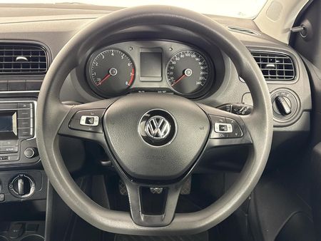 2019-Volkswagen-Polo-Vivo-14-Comfortline-5-dr_11