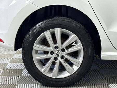2019-Volkswagen-Polo-Vivo-14-Comfortline-5-dr_16
