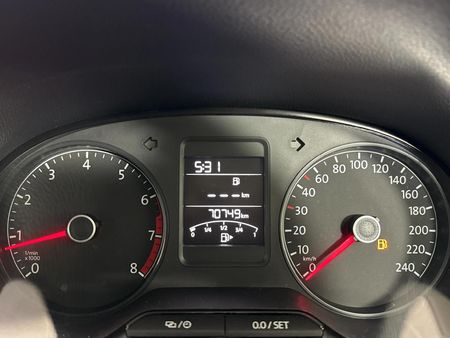 2019-Volkswagen-Polo-Vivo-14-Comfortline-5-dr_7