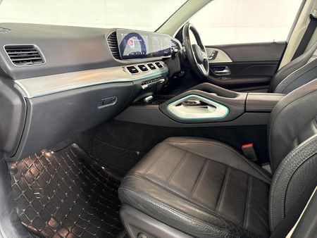 2020-Mercedes-Benz-GLE-300d-4Matic_9