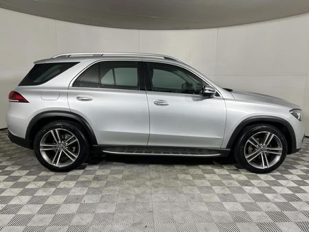 2020-Mercedes-Benz-GLE-300d-4Matic_3
