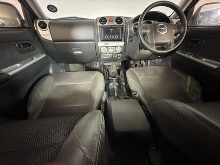 2010-Isuzu-KB-300D-Teq-Double-Cab-LX_6