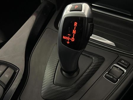2013-BMW-3-Series-320i-Sport-Auto_11