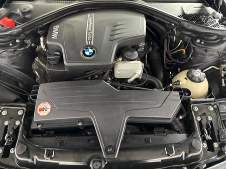 2013-BMW-3-Series-320i-Sport-Auto_13