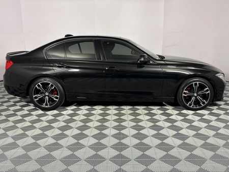 2013-BMW-3-Series-320i-Sport-Auto_3
