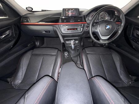 2013-BMW-3-Series-320i-Sport-Auto_6