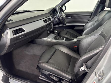 2011-BMW-3-Series-325i-M-Sport-Auto_9