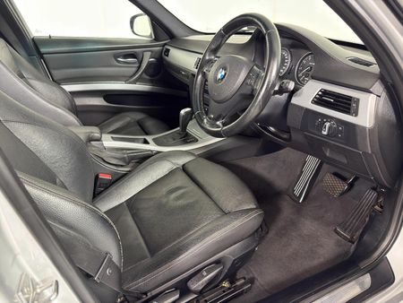 2011-BMW-3-Series-325i-M-Sport-Auto_10