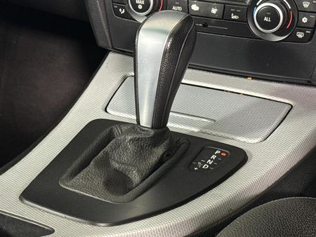 2011-BMW-3-Series-325i-M-Sport-Auto_11