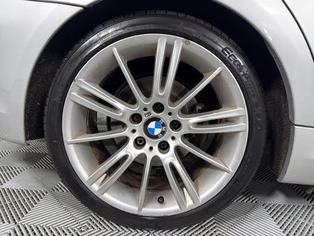 2011-BMW-3-Series-325i-M-Sport-Auto_17