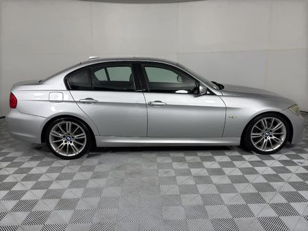 2011-BMW-3-Series-325i-M-Sport-Auto_3