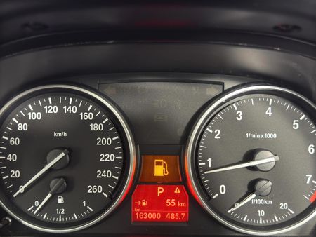 2011-BMW-3-Series-325i-M-Sport-Auto_7