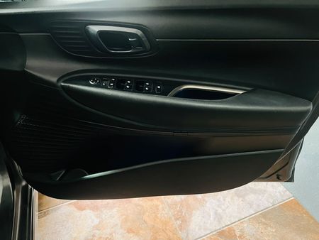 2023-Hyundai-i20-12-Fluid_10