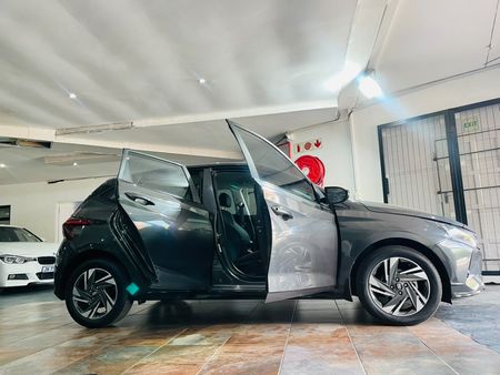 2023-Hyundai-i20-12-Fluid_12