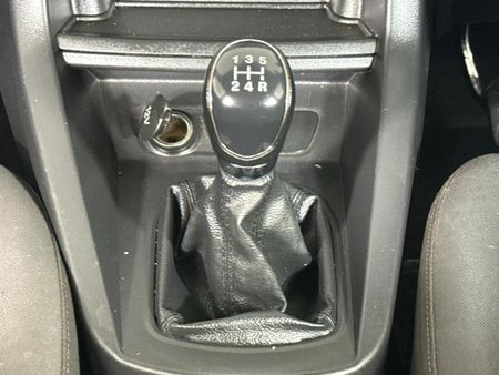 2017-Ford-Figo-15-Ambiente-5-dr_11