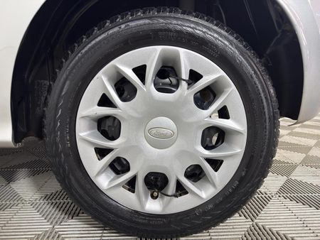 2017-Ford-Figo-15-Ambiente-5-dr_16