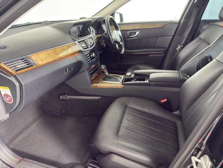 2010-Mercedes-Benz-E-Class-E-200-CGI-BE_9