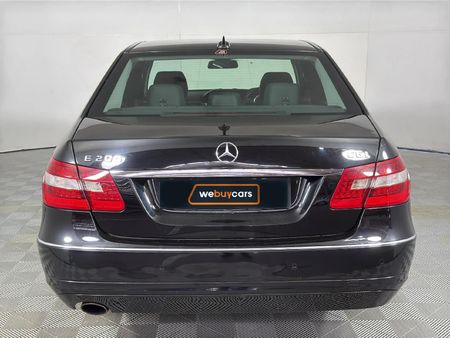 2010-Mercedes-Benz-E-Class-E-200-CGI-BE_4