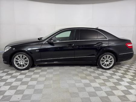 2010-Mercedes-Benz-E-Class-E-200-CGI-BE_5
