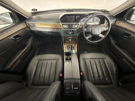 2010-Mercedes-Benz-E-Class-E-200-CGI-BE_6