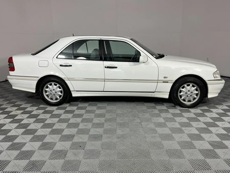 2000-Mercedes-Benz-C-Class-C-240-Elegance-Auto_3