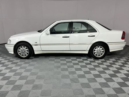2000-Mercedes-Benz-C-Class-C-240-Elegance-Auto_5