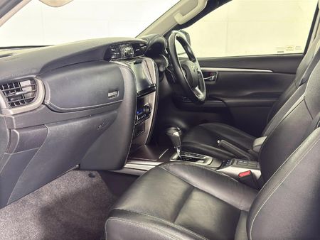 2022-Toyota-Fortuner-28-GD-6-Raised-Body-Auto_9