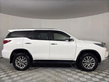 2022-Toyota-Fortuner-28-GD-6-Raised-Body-Auto_3
