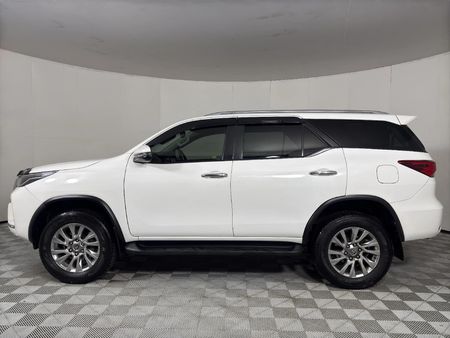2022-Toyota-Fortuner-28-GD-6-Raised-Body-Auto_5
