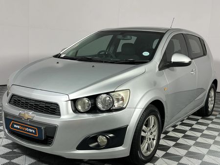 2013-Chevrolet-Sonic-16-LS-Hatch_0