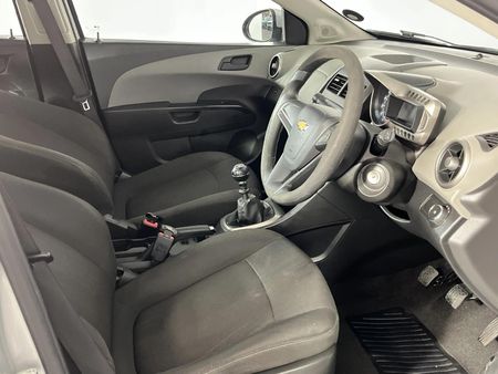 2013-Chevrolet-Sonic-16-LS-Hatch_9